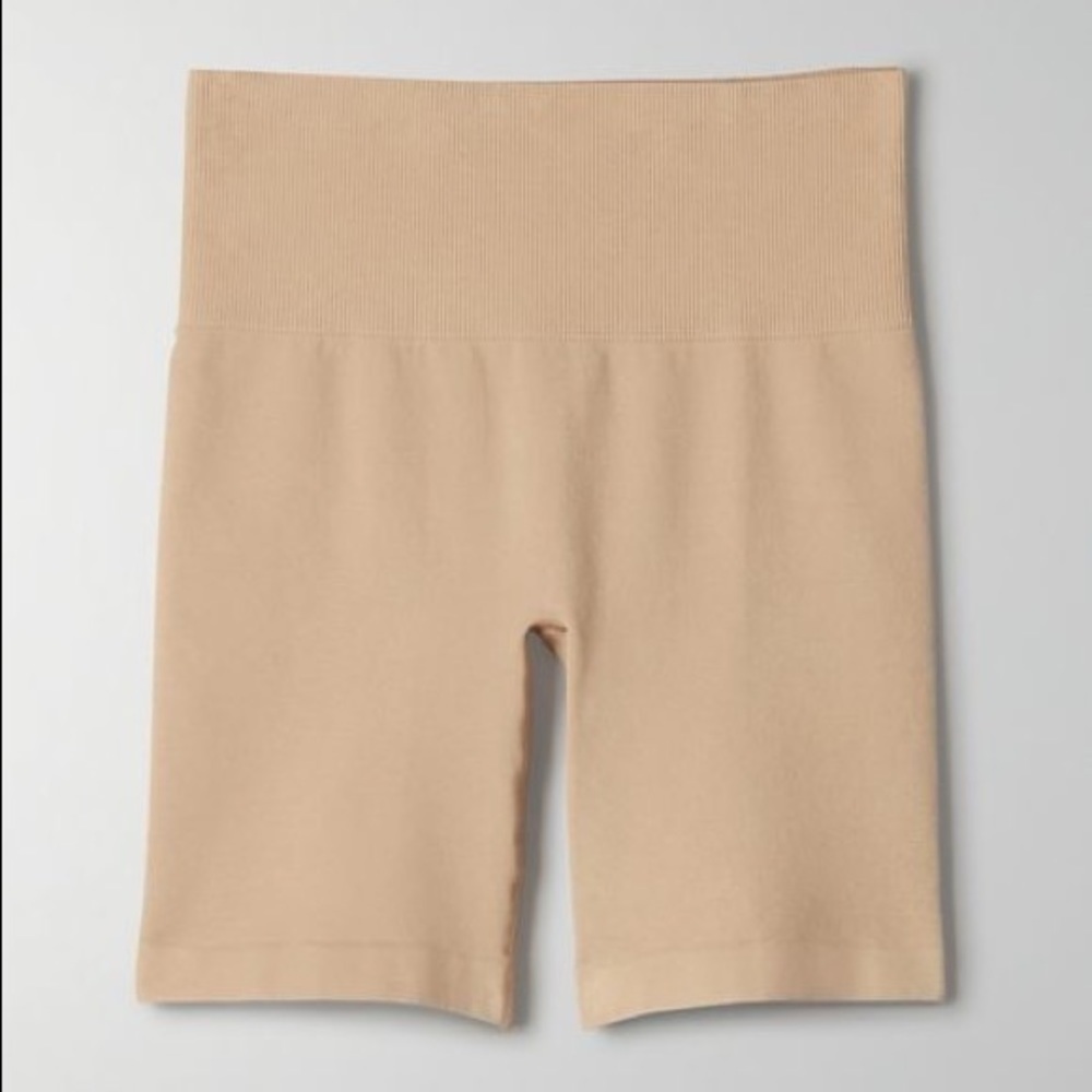 Aritzia TnAction TnaBODY™ Atmosphere Hi-Rise 7" Short